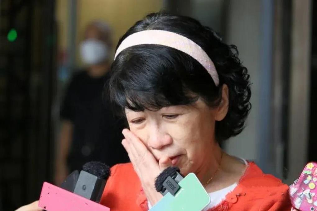台北地方法院今天下午3点半对柯文哲开始延押庭，直到约4点40分结束。柯文哲妻子陈