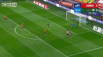 看着像闷着出刀。中超第8轮，领头羊成都蓉城坐镇主场迎浙江，哨声刚响不到一分钟，