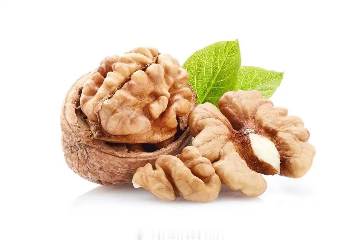 【贴士】晚餐吃点核桃睡得好:西班牙巴塞罗那大学的研究显示,参试者每天晚餐吃40