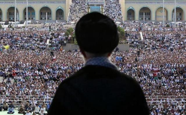 伊朗到现在都没乱，多亏了一个人。想象一下，当一个国家的最高领袖突然被暗杀，全世