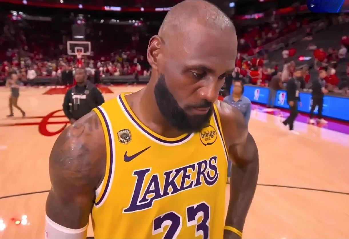 截止目前！！！勒布朗·詹姆斯本赛季为湖人总共打了3场季后赛！！！场均上场：40