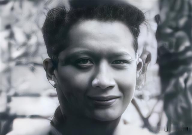 宋美龄弟弟有多残忍？玩弄舞女致其怀孕，令杜月笙将其沉江灭口。说的正是宋家最