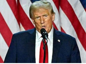 特朗普现在是前所未有的慌张，威胁中国说不要动之前美国跟中国签订的合同，要不然中国