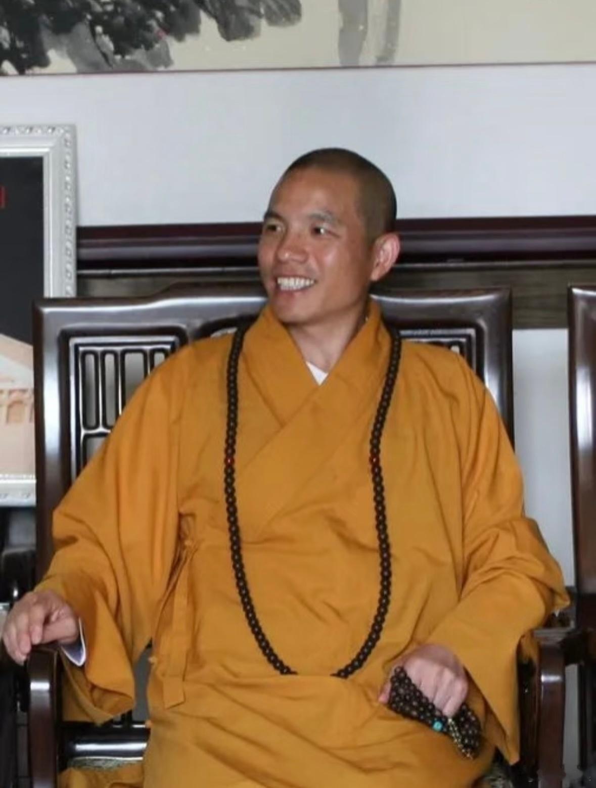 印乐法师任少林寺住持看了网上的评论，大家对少林寺新主持评价还挺不错的呀[思考]