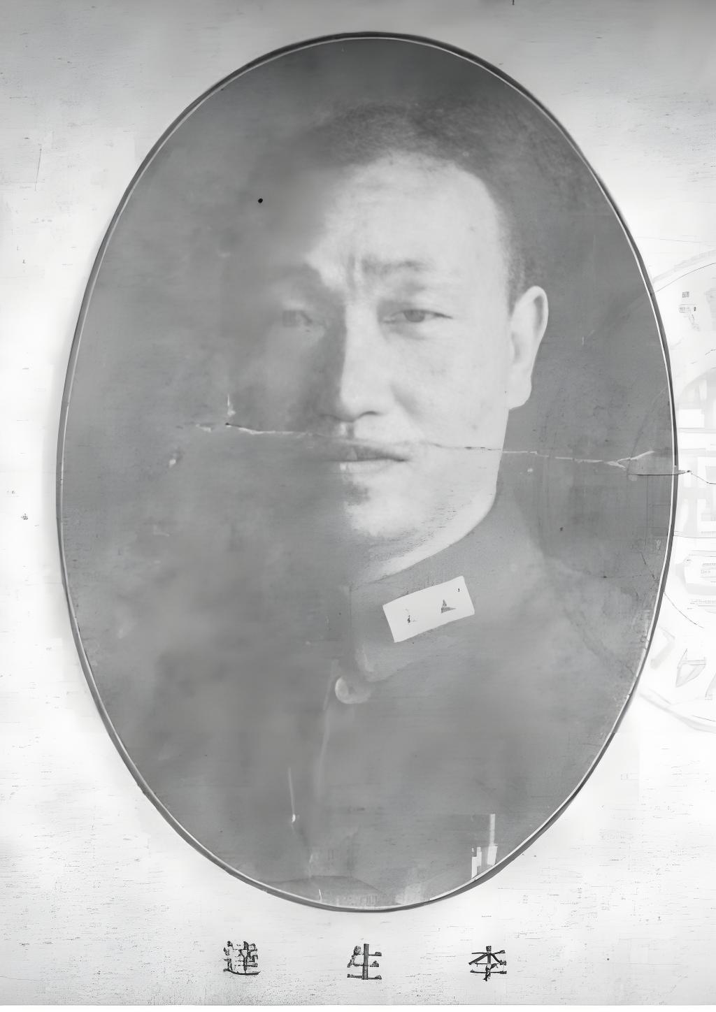 1936年山西离石，一名跟随军长九年的贴身卫士，深夜突然枪口对准主子。军长当场殒