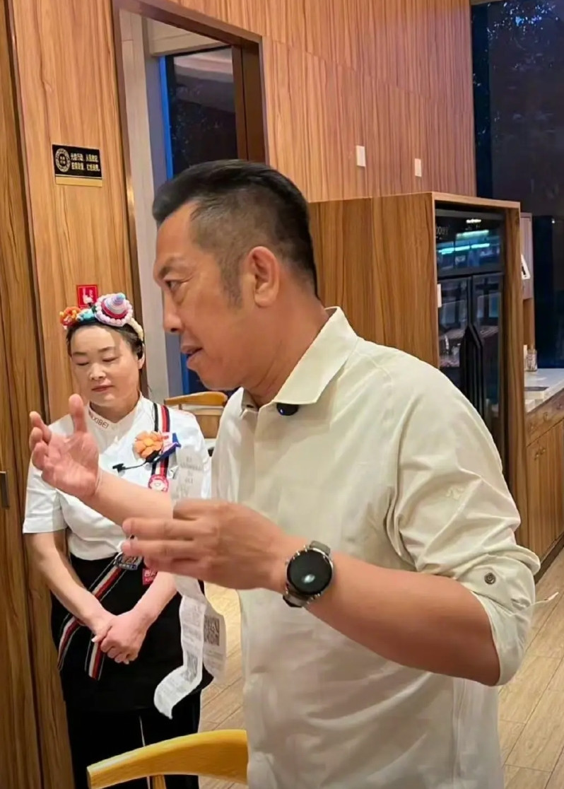 黑的白不了，白的黑不了。西某餐厅近两日对外开放直播无疑是在自掘坟墓。其实餐厅本身