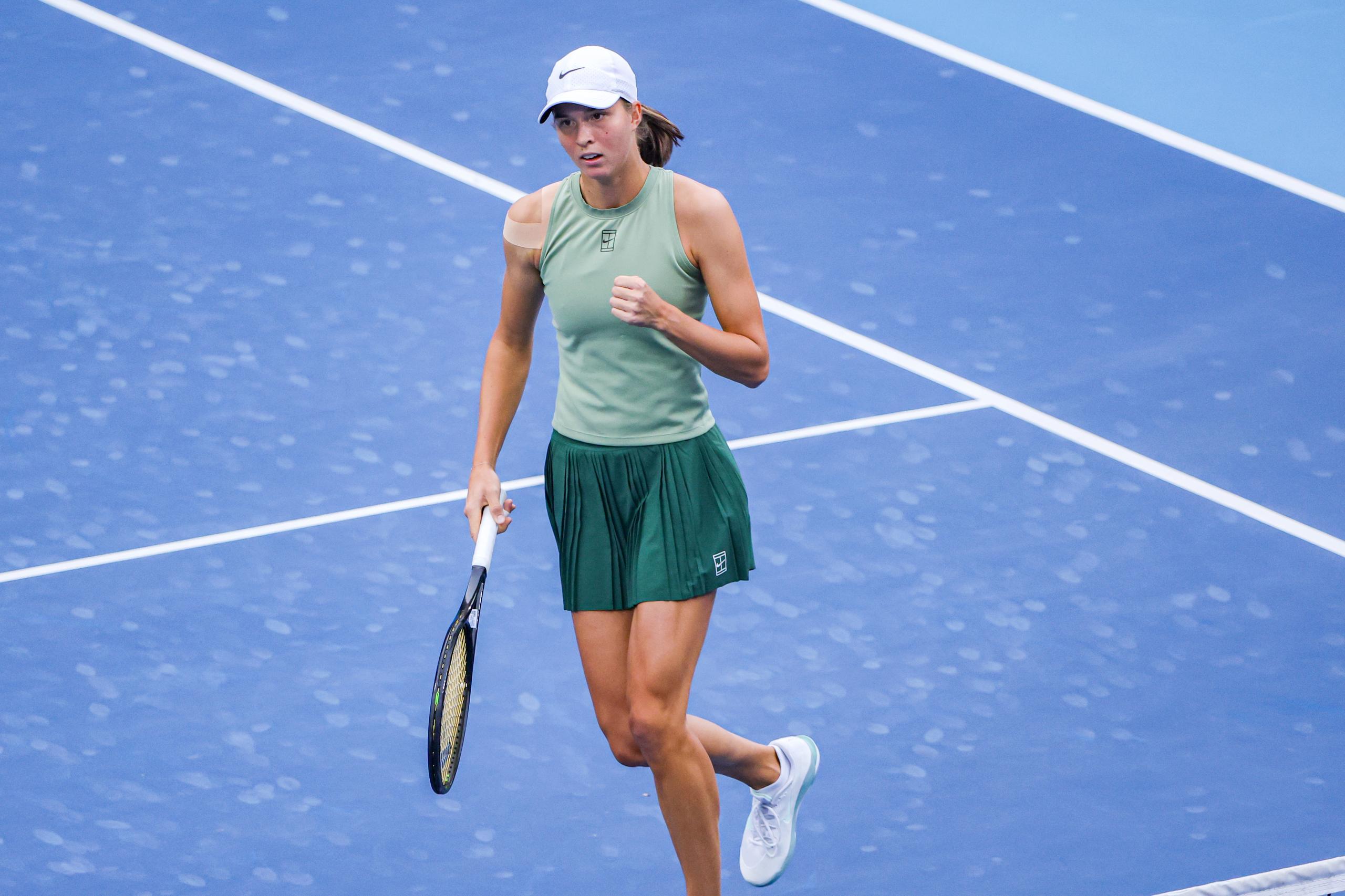 塔格尔首进WTA决赛💥单打半决赛，17岁的外卡小将塔格尔在决胜盘克服2-5落后