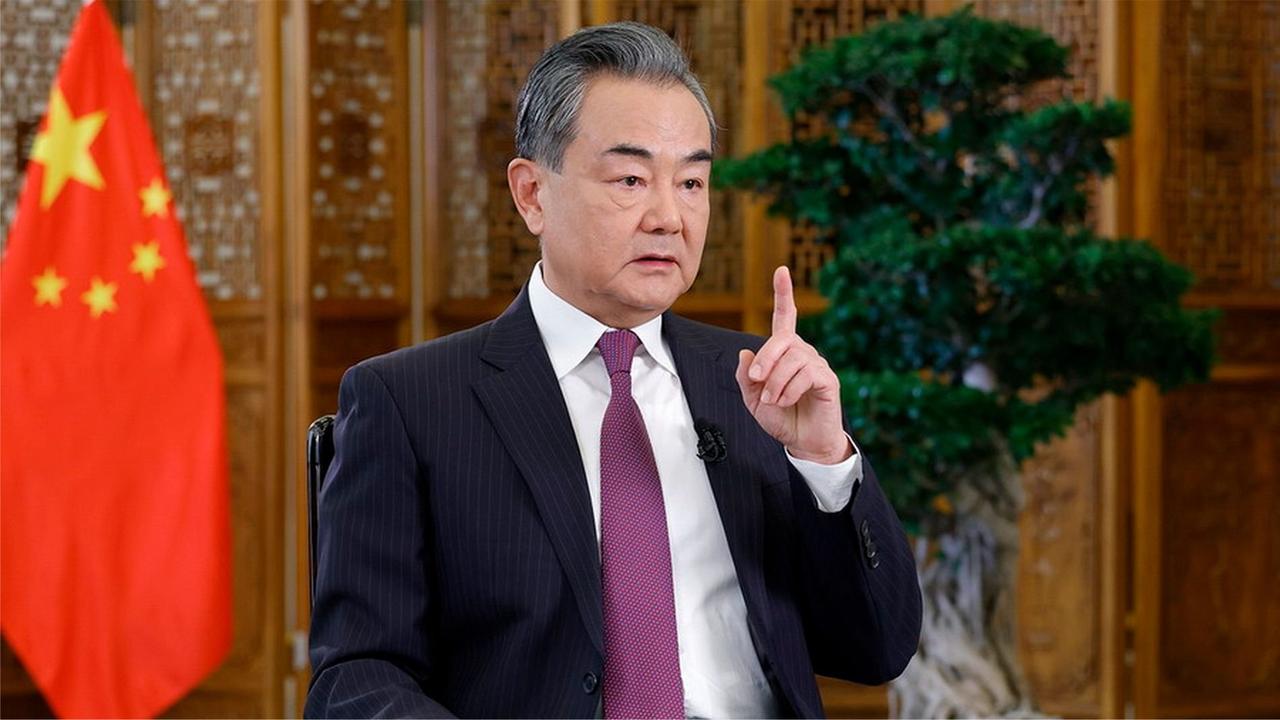 伊朗这次是真的要把全世界都拖下水！ 就在昨晚，沙特和阿联酋的电话火急火燎地打