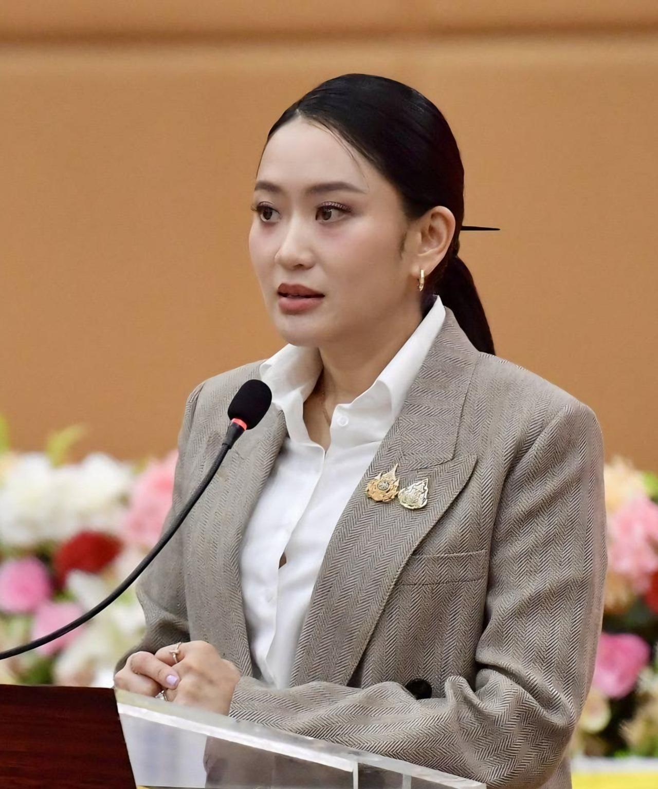 佩通坦气质完美，身穿灰色西装又飒又美2025年5月29日，泰国总理佩通坦女士，