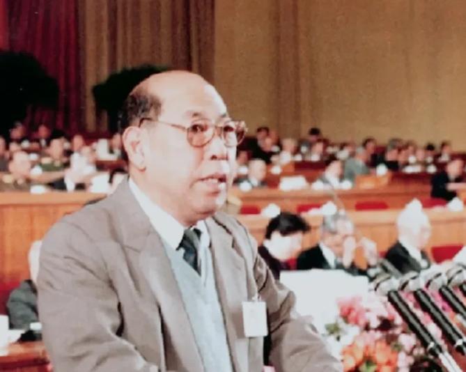 百岁革命家逝世，他的一句话影响中国财政30年！原国务委员、财政部部长王丙乾同