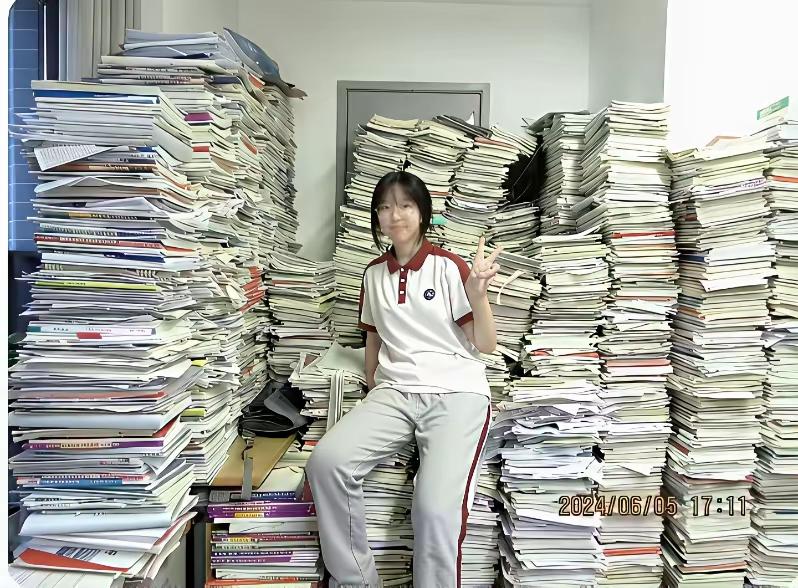 再见了高三，我们和解吧那是2024年6月5日，高考前的最后一个傍晚。我坐在