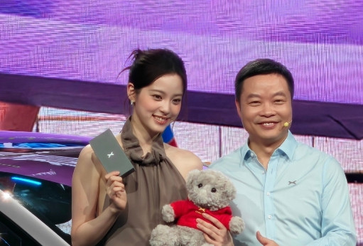 欧阳娜娜代言了小鹏汽车，我感觉她真的长大了，开始有成熟的气质了。以前，真的觉得只