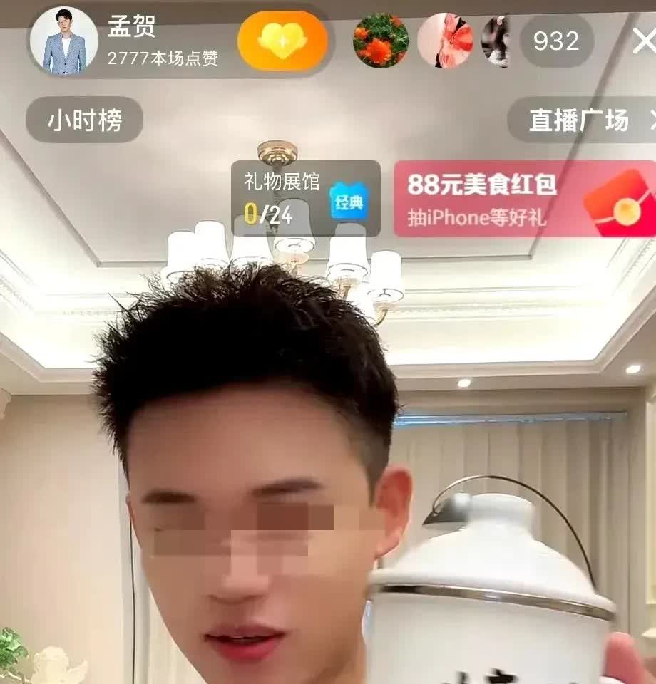 鲨疯了，鲨疯了，战兰前员工孟贺也用上“菲佣”的杯子了，和张颖颖的同款，俩人都快把