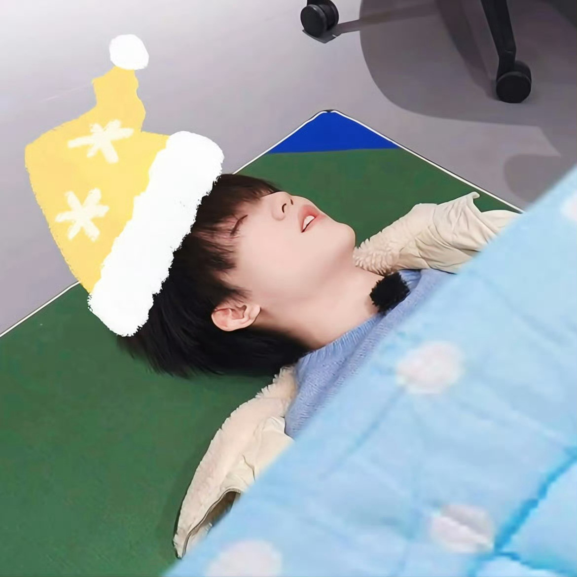 【5229】妈咪我给你讲个小故事：有一只小鸭子踩到了泥以后跑得飞快，然后就睡着了