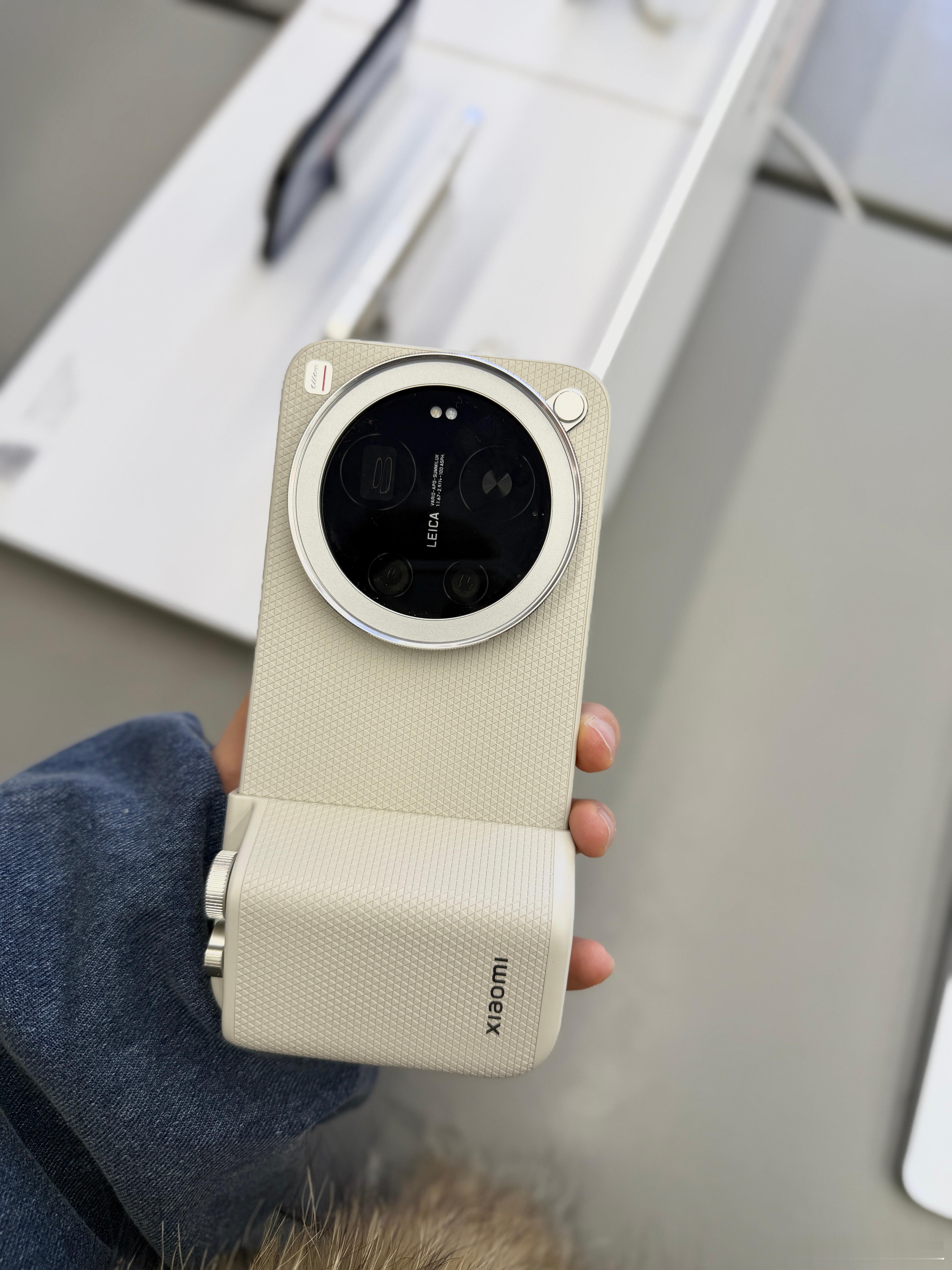 自从逛街遇上就念念不忘了徕卡版比标准不仅多了徕卡标、变焦环还有徕卡m9m3滤镜