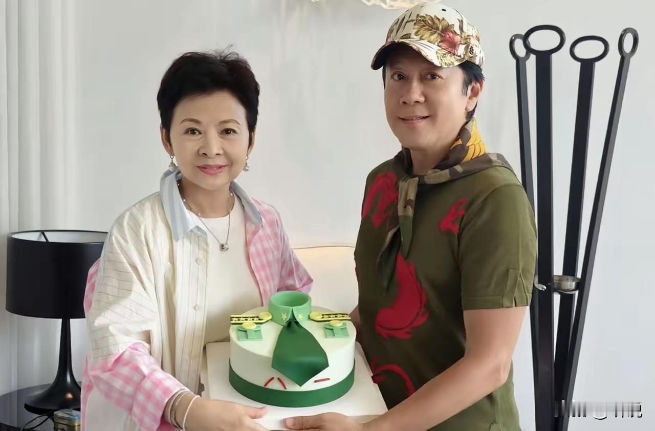 衣服品味一般，但是歌很有名