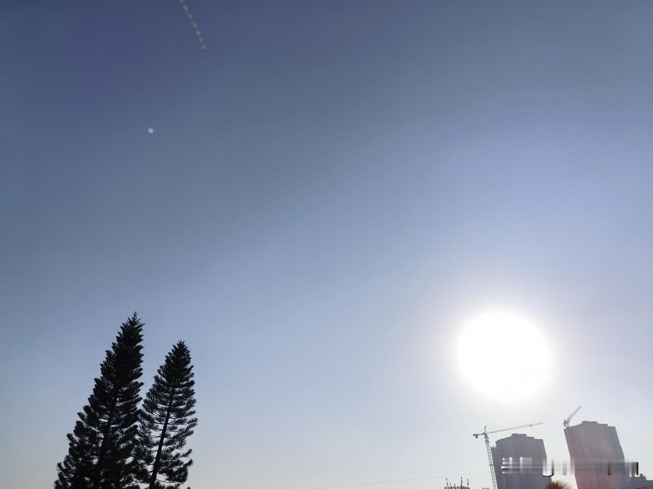 强冷空气驾到统统闪开！北方强冷空气17日上午开始影响粤北，傍晚到达广州，夜间到