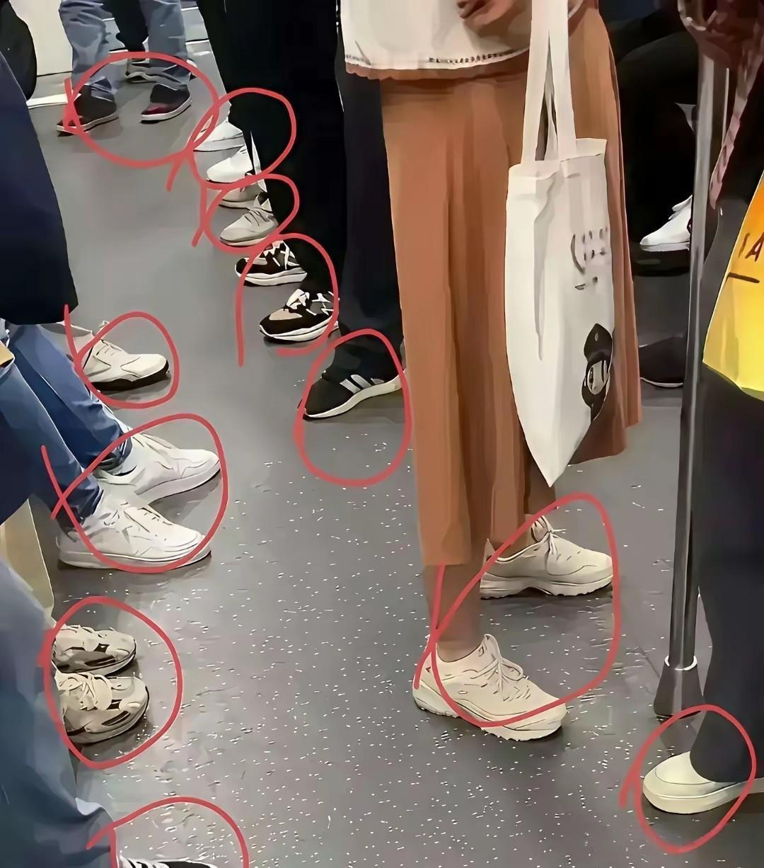 走在大街上，你是否也发现了这样的现象：穿皮鞋的人越来越少，取而代之的是运动鞋或板