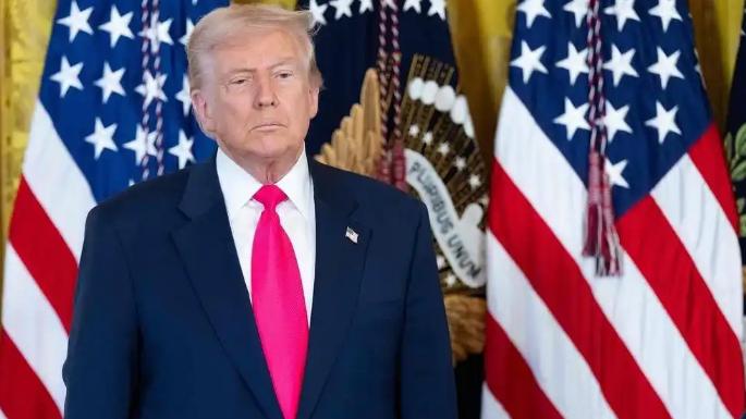 顶级核潜艇护航给一艘空船护航，普京可能做了个局，等着特朗普钻1月7日在特朗普忙