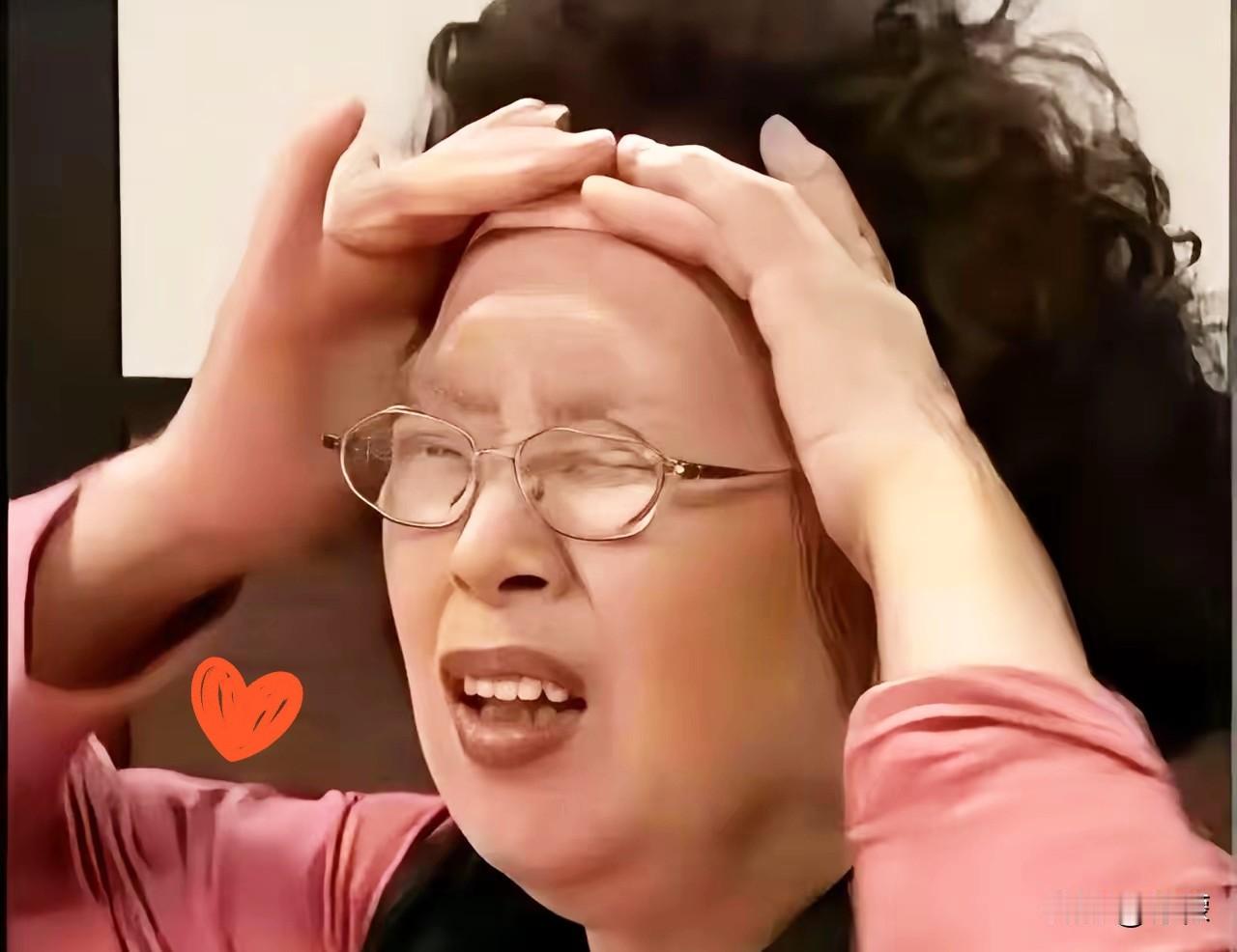 我公公为了那个私生女，真是把老脸豁出去了。不光挨家挨户跟亲戚张嘴借钱，连多年