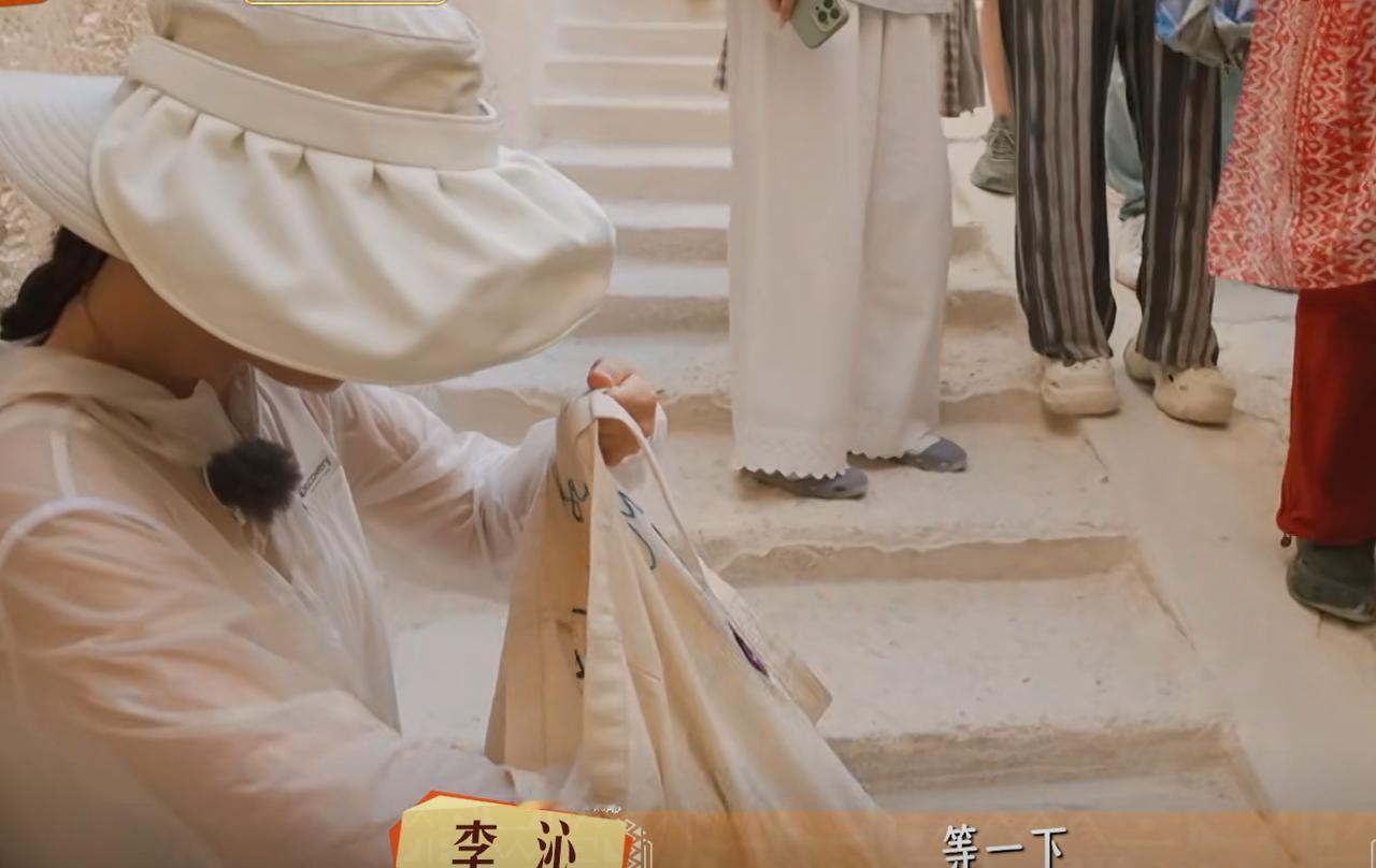 谁懂啊？龚俊主动迈出两步的安全感，只有真正经历过的人才明白其中的含金量吧。《花