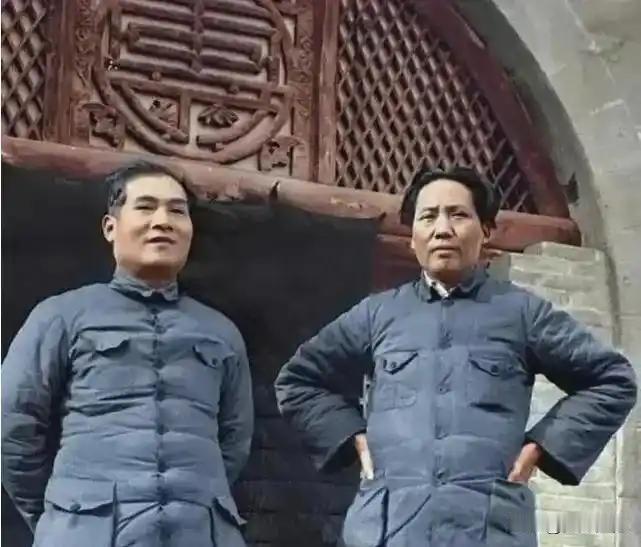 毛主席为什么格外看重徐海东？两大功勋无人能替代毛主席为什么特别喜欢徐海东呢