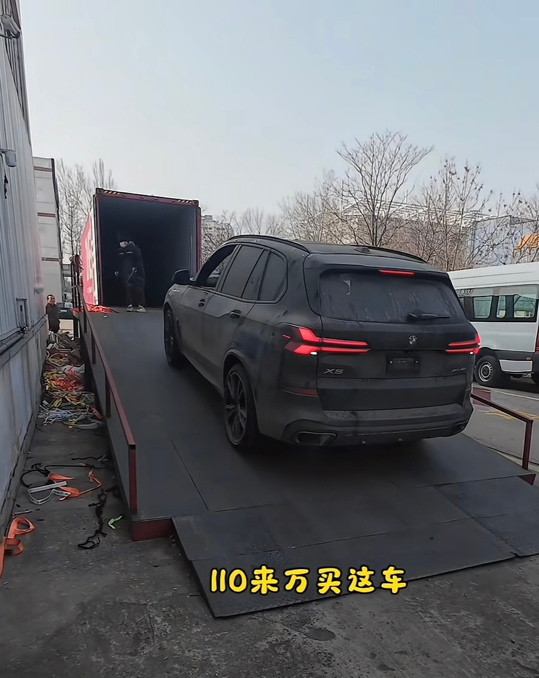 前段时间不是说110万买的平行进口宝马3.0TX5么大概就长这样解释一下啊，那