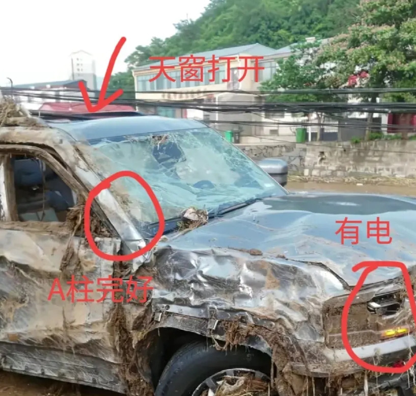 比亚迪赢麻了！保定暴雨，一名男子在暴雨中开着自己的豹5电车参与救援，结果不慎