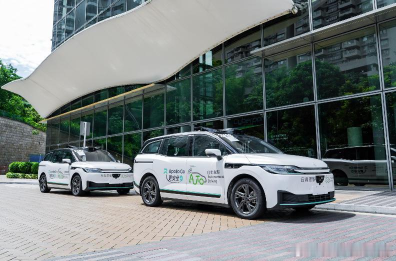 百度李彦宏：萝卜快跑累计服务次数超1700万，全球第一。据说萝卜快跑这两年在武汉