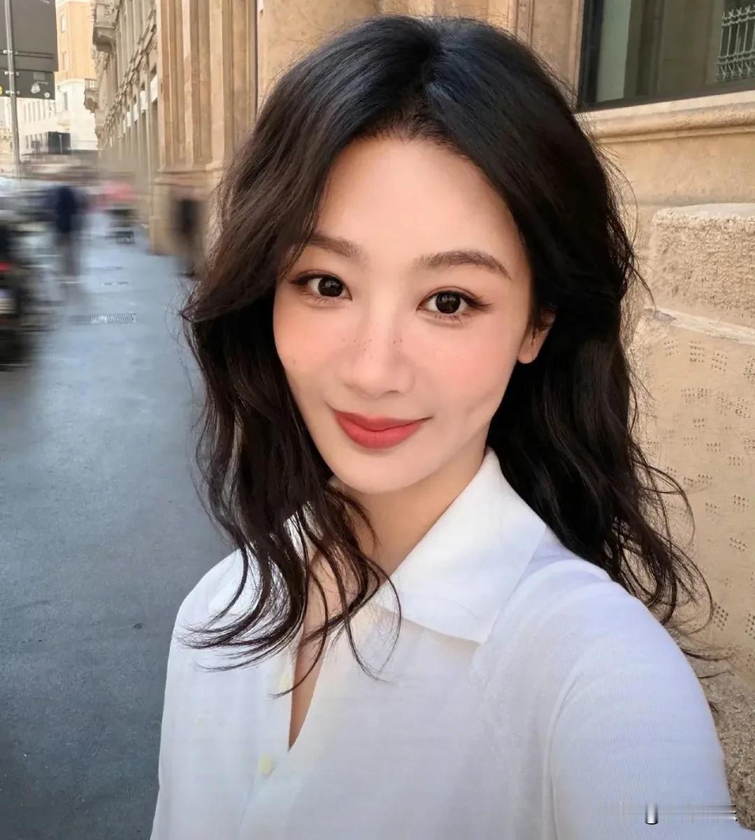 杨紫，高调发文！7月14日还在广电座谈会上端庄发言的杨紫，7月15日就甩出