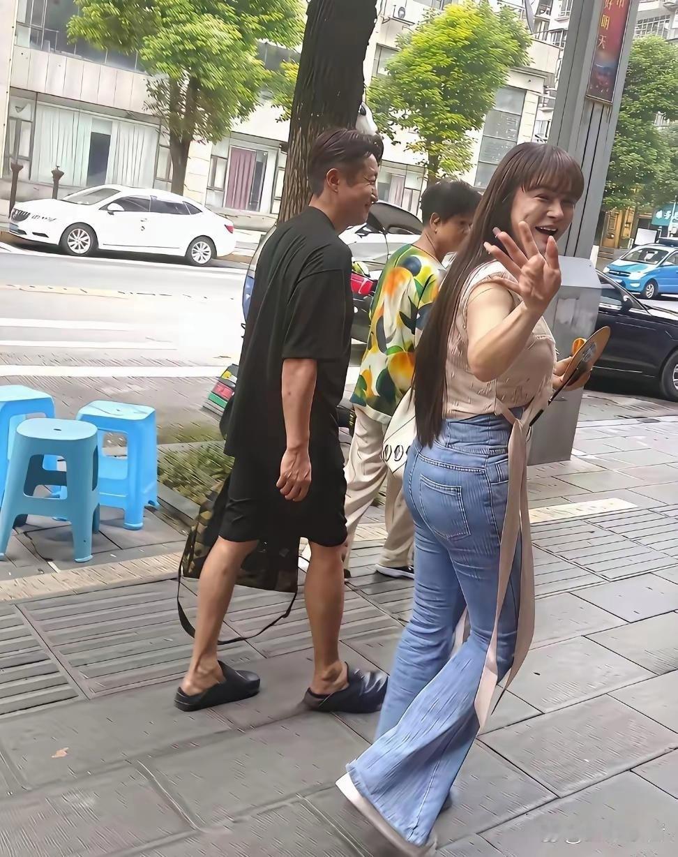 路人镜头下的冉莹颖​​​