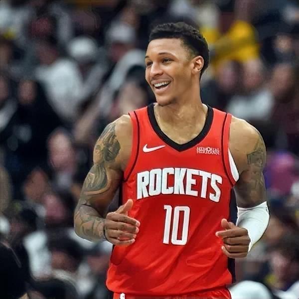 截止目前！！！小贾巴里·史密斯本赛季效力火箭已经打了74场NBA常规赛！！！场