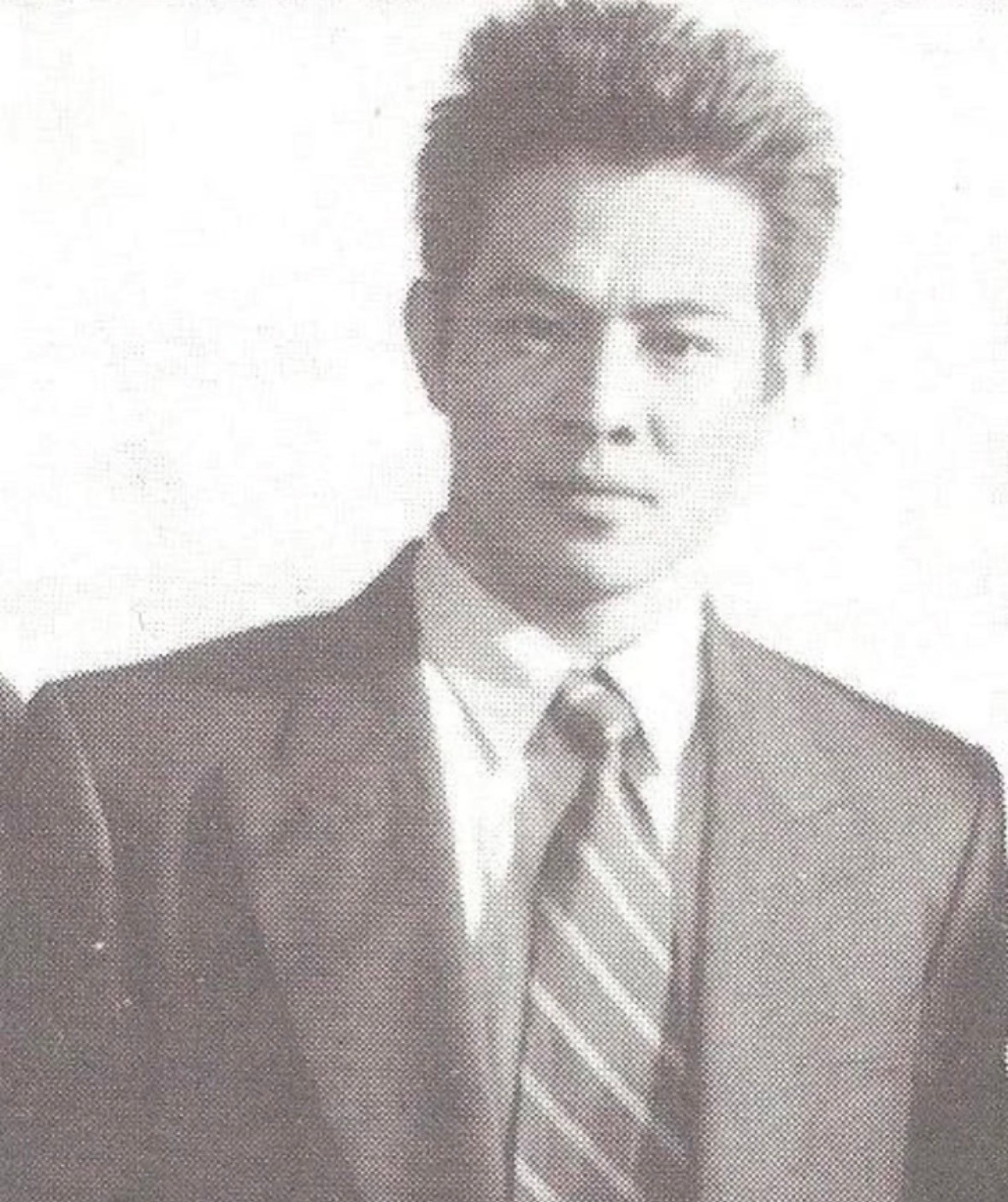 李连杰以前的样子一身正气，和现在的面相完全两个人。