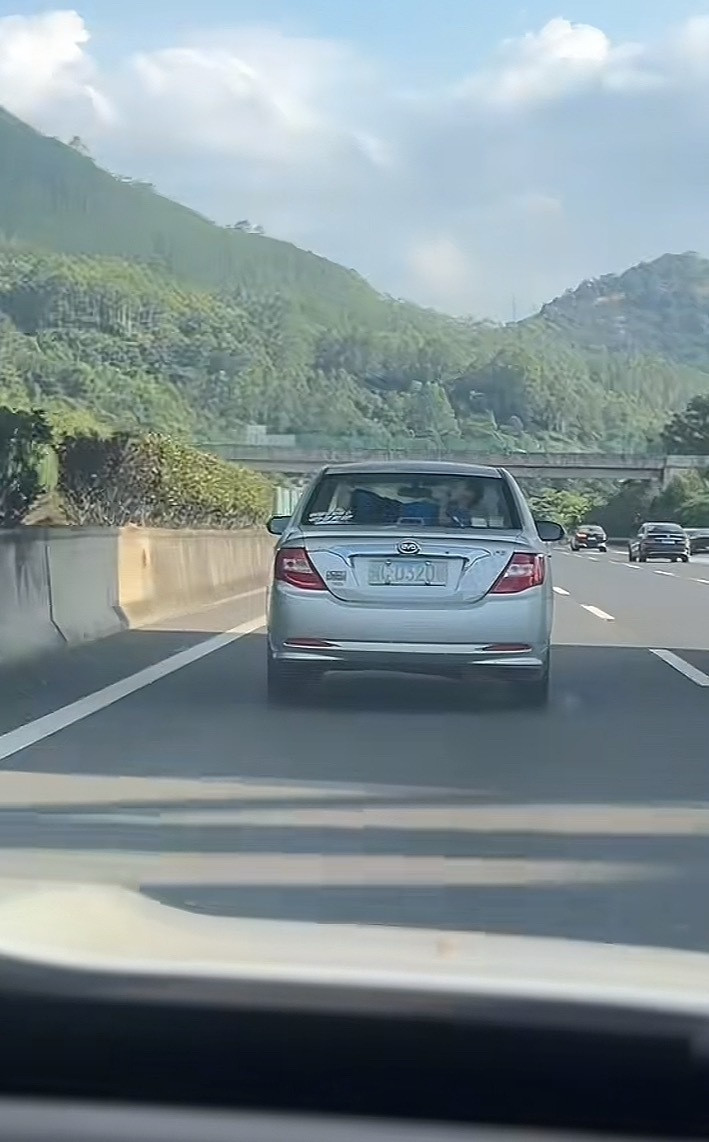 一个刹车能从最后面滚到最前面​​​