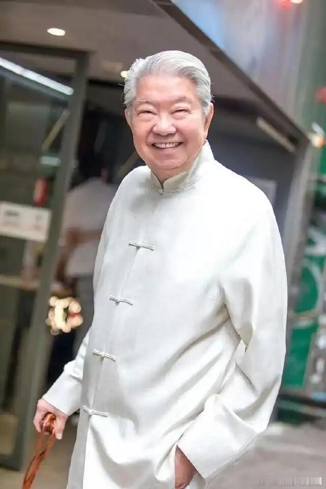 蔡澜去世蔡澜先生之前会一年一度的回复网友评论，每一个评论都藏着他的人生哲学，可惜