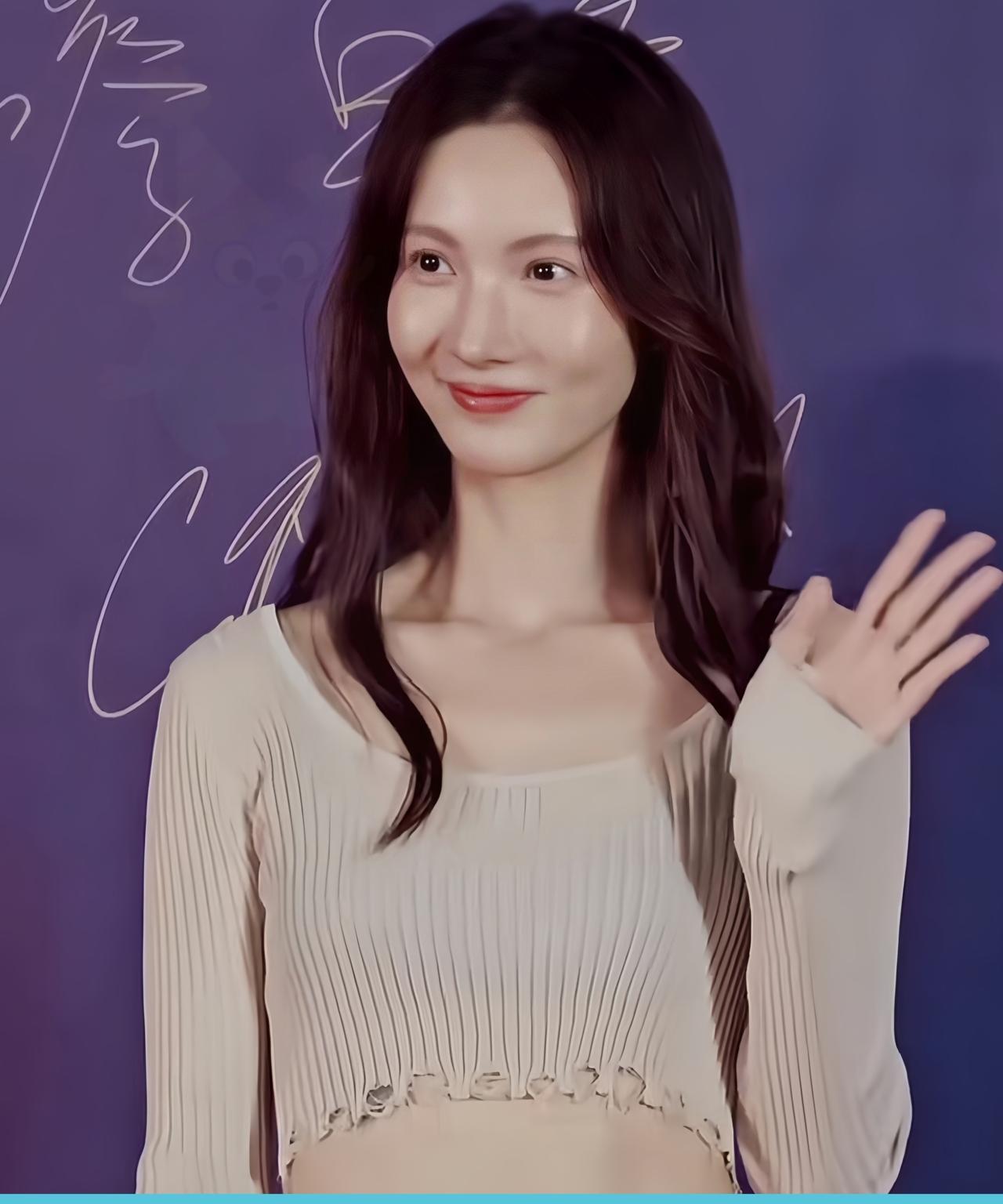 海浪电影周闭幕式红毯堪称视觉盛宴，金晨、程潇、祝绪丹等一众女神盛装登场，或优雅或