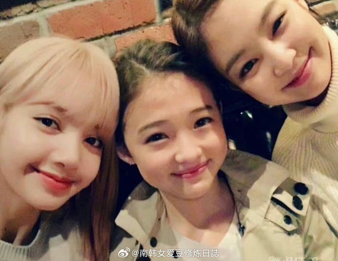 考古jennie的ig🈶和ella的合照Ella公主从小美到大