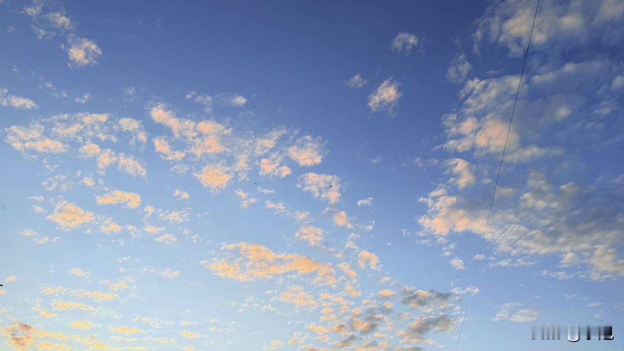 没有人在意你受了多少委屈，只会在意你情绪爆发的时候，指责你的不懂事。昨天加班