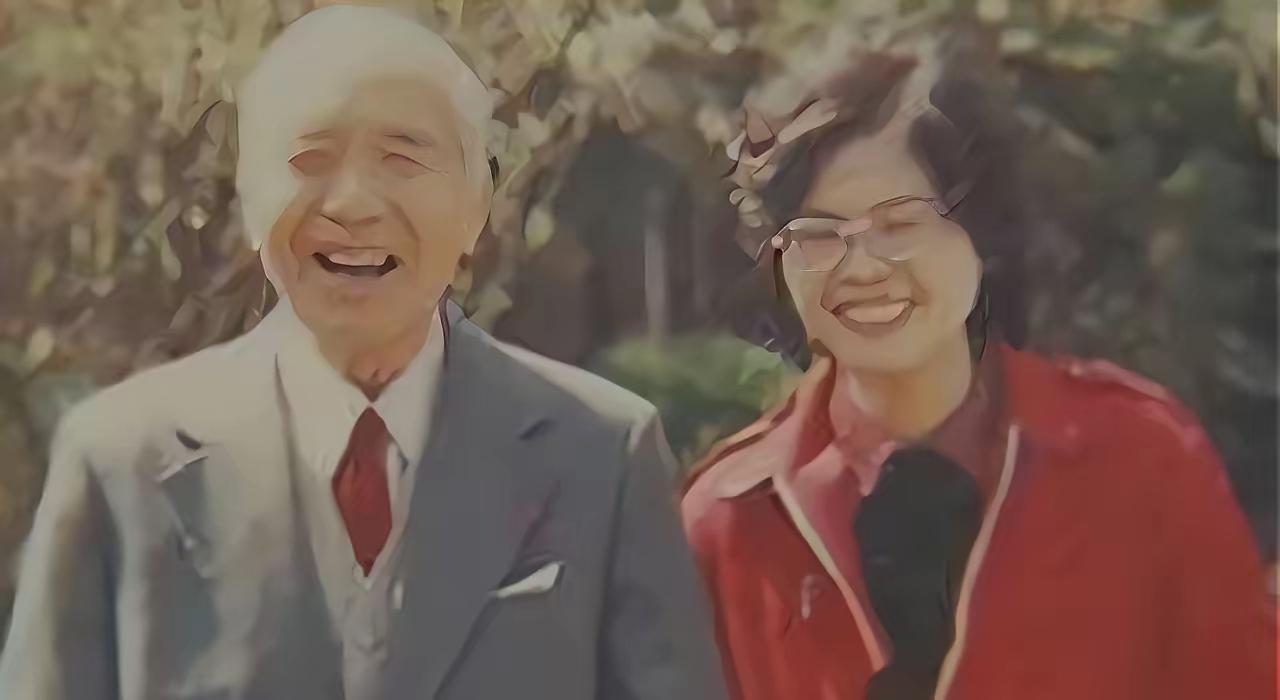 1987年深夜，85岁的老人喝醉了酒，一把抱住了身边23岁的小保姆。令人惊讶的是