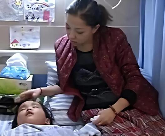 2014年，湖北周女士移植了自己7岁儿子的肾，最终重获新生，而她的儿子却离开了人