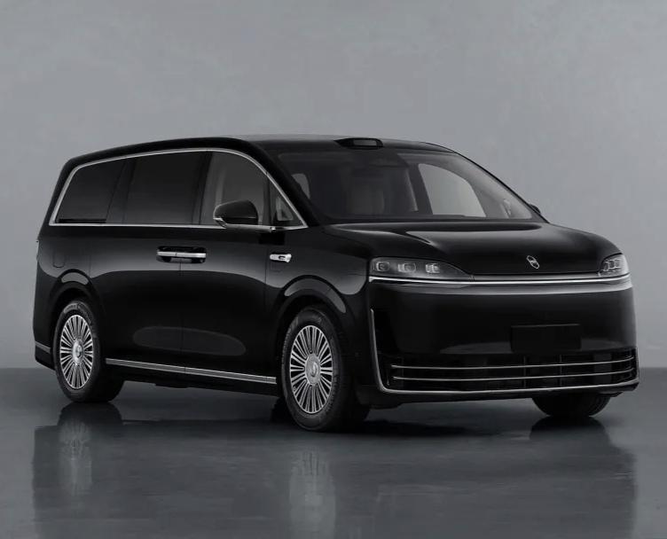 鸿蒙智行首款MPV智界V9这周也公报了。只有我一个人觉得这个造型很平庸吗。哪