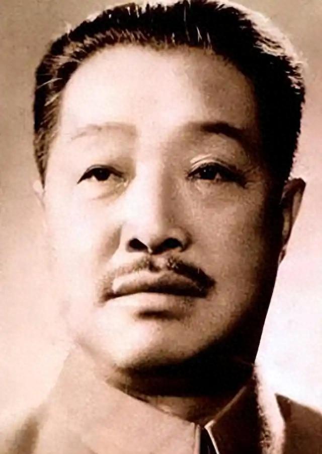 1928年贺龙看到一士兵逃跑，询问缘由，没想到士兵突然举枪朝贺龙开火，这让人始料