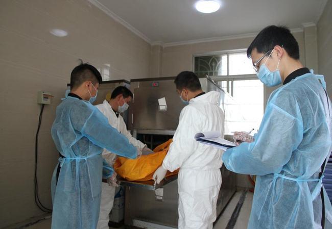 我发现，这3个行业不用学历，却很挣钱。第一个：二手奢侈品回收与鉴定。别小看