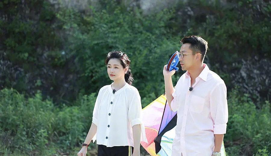 离婚证还没捂热，结婚官宣就炸了。无缝衔接？不，是早有剧本。四年前的《真正的