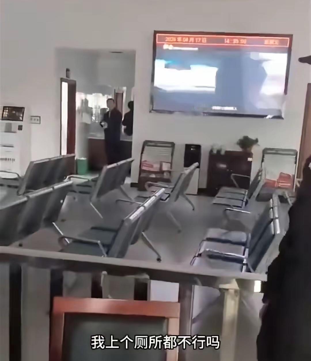 穿夹克的领导惊出一身冷汗！他暗自庆幸，幸亏自己说了一句话，不仅救了自己，还挽救了