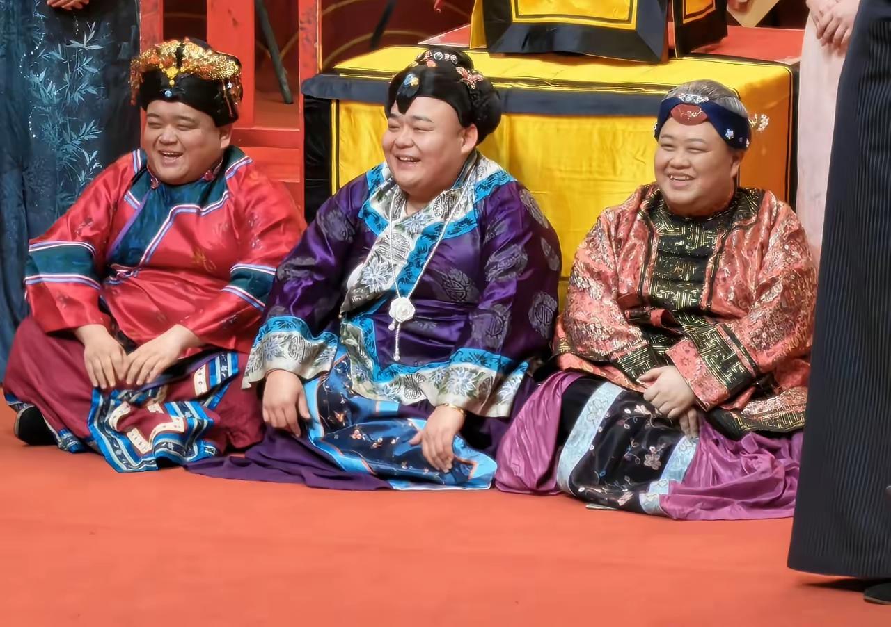 德云三美，名不虚传！说实话，扮上女装比本人漂亮太多了，尤其孙越，看过几年前的