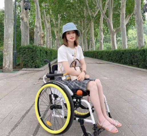 河北，女子高位截瘫，被男医生追求。三个月后，女子怀孕，两人结婚。婚后，对方让女