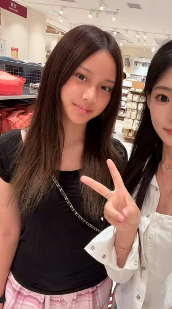 #甜馨声音好像迪丽热巴#善良的美女总会有相似点呀！但是我一开始也以为甜馨的声音是偏甜妹一点呢没想到很