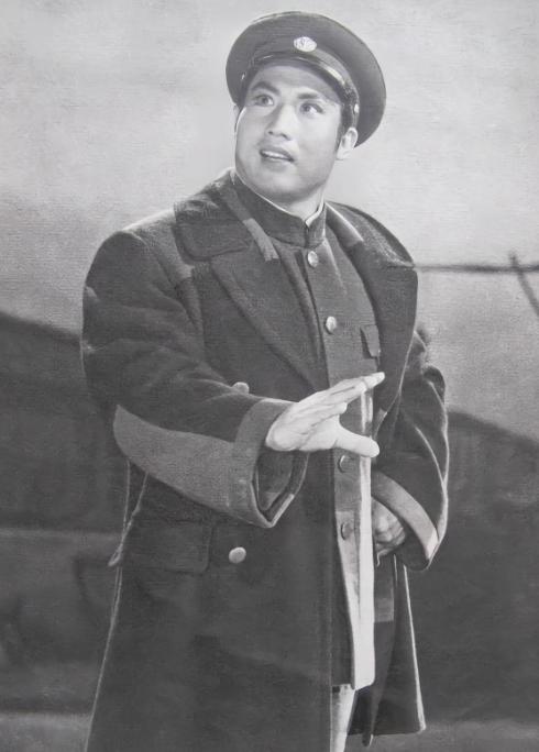 1977年，曾因饰演《红灯记》李玉和红遍全国的钱浩梁，被撤销党内外一切职务、停止