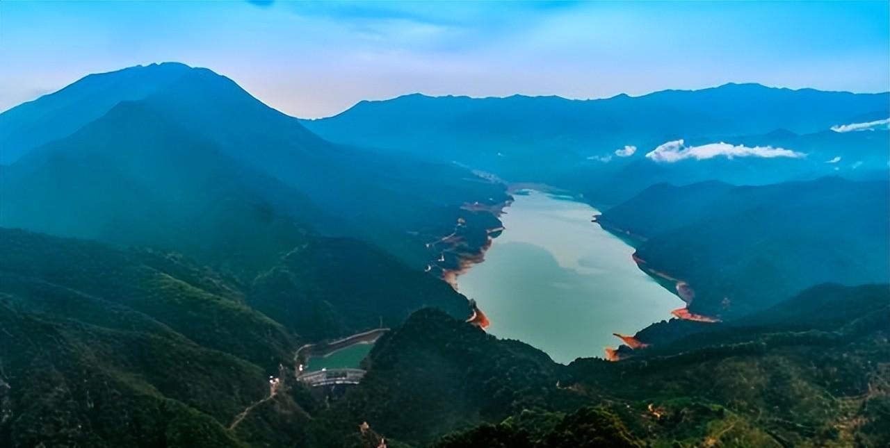 观察发现：单位里具备好人缘的人；一般分为两种；一种就是任劳任怨，不争不抢；